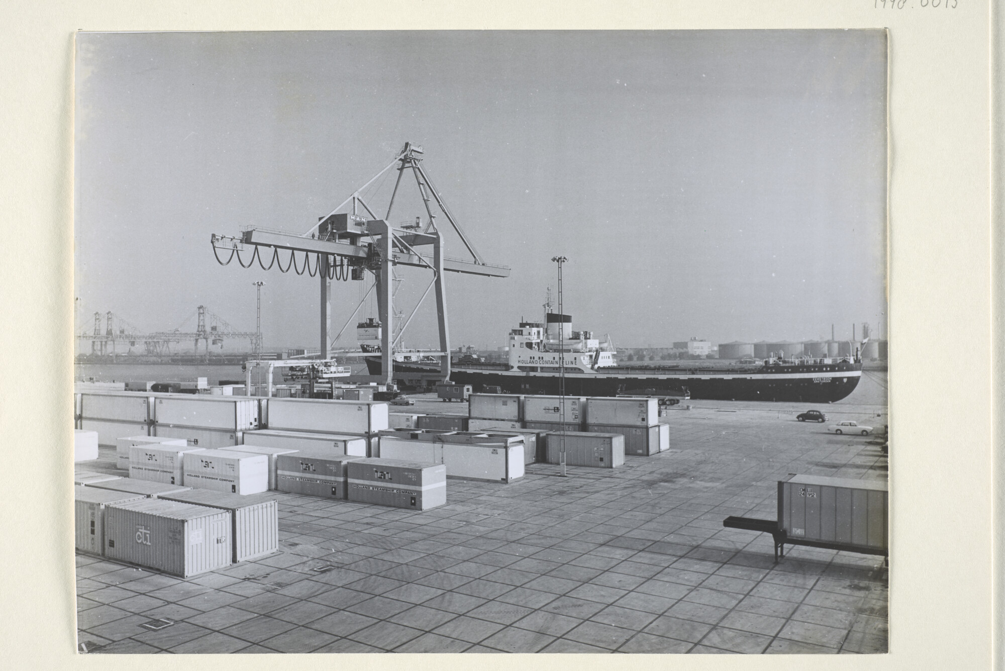 1998.0013; Het vrachtschip ms. Eemstroom van de SMN; foto