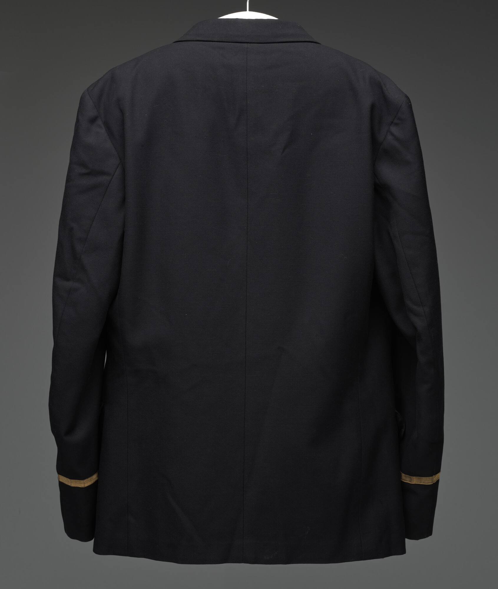 2015.4496; Uniformjas van een luitenant ter zee 3e klasse van de elektrotechnische dienst bij de KM; uniformjas