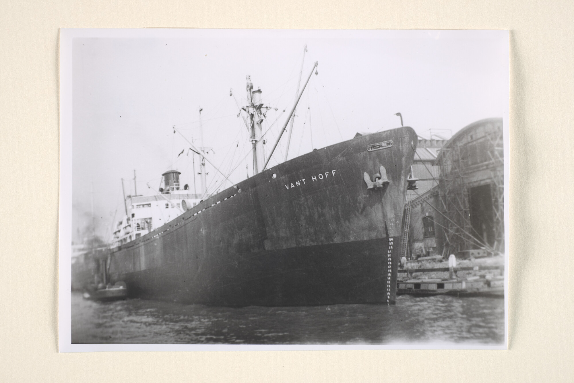 1996.3093; Het libertyschip ss. Van t Hoff (ex- Augustin Stahl) eigendom van de Staat der Nederlanden en in beheer van de Koninklijke Rotterdamsche Lloyd; negatief