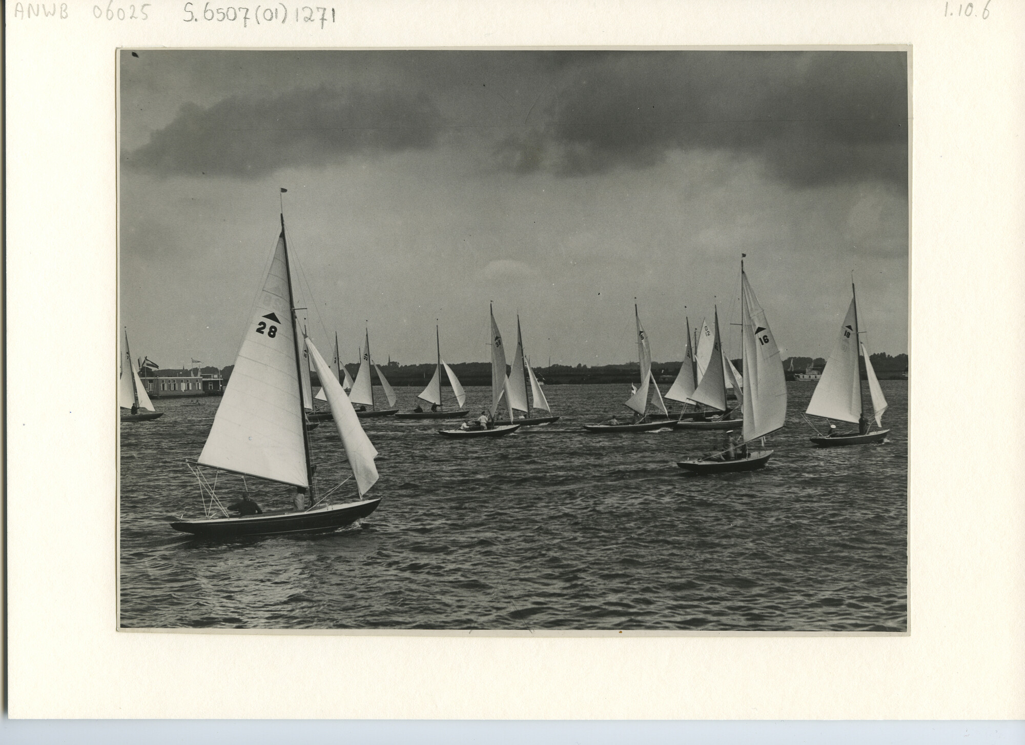 S.6507(01)1271; Foto Pampus-zeilschepen op meer; foto