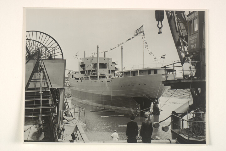 S.5219(12)0112; Foto's van de tewaterlating van het Finse vrachtschip ss. 'Pamilo' voor Enso Gutzeit te Helsinki vanaf de dwarshelling van de ASM; fotoreportage
