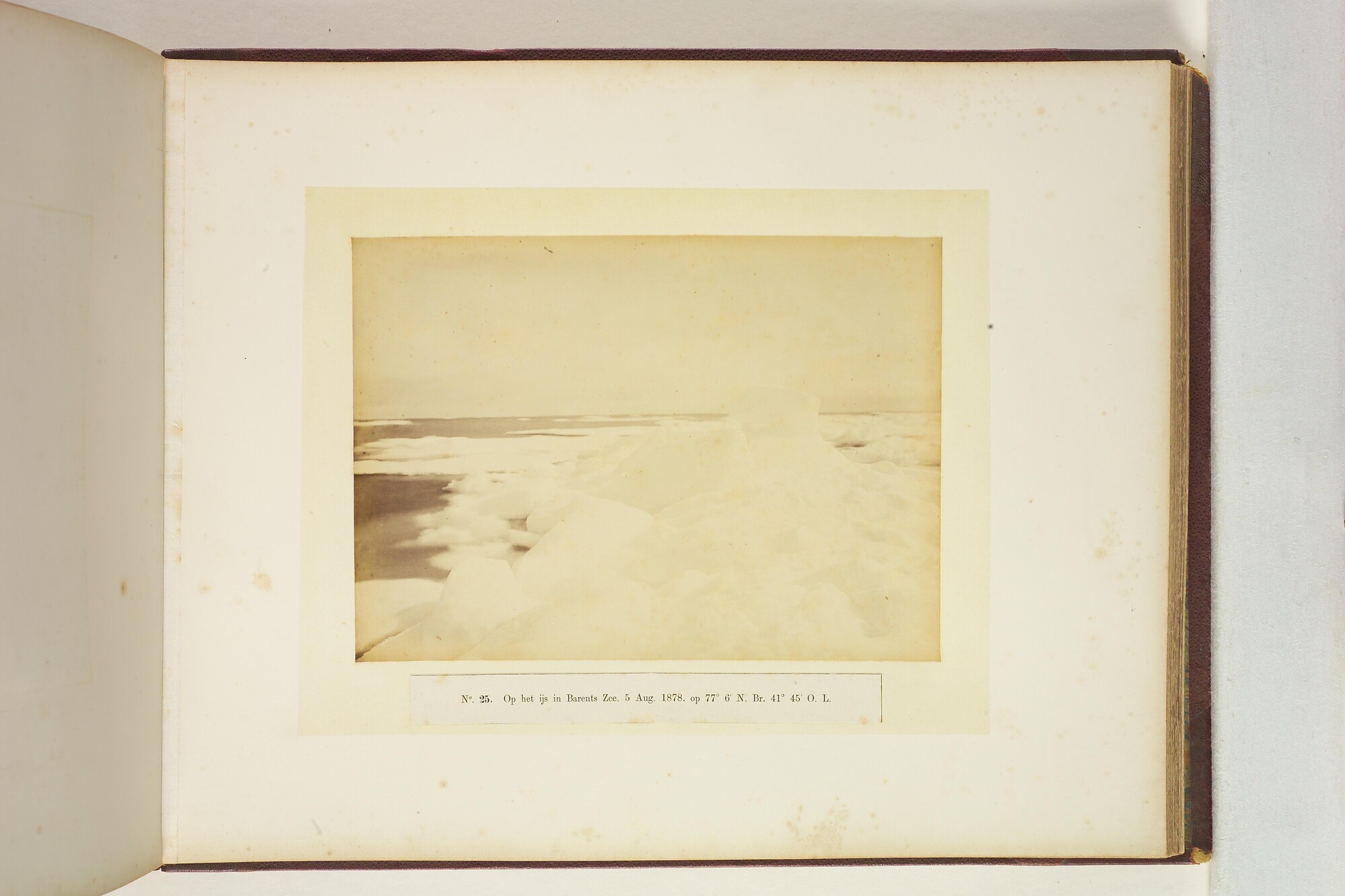 S.2956(08); Album met foto's van de Eerste Noordpoolexpeditie van de Willem Barents; fotoalbum