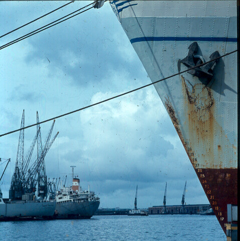 S.9100(4727); Havengezicht te Amsterdam; diapositief