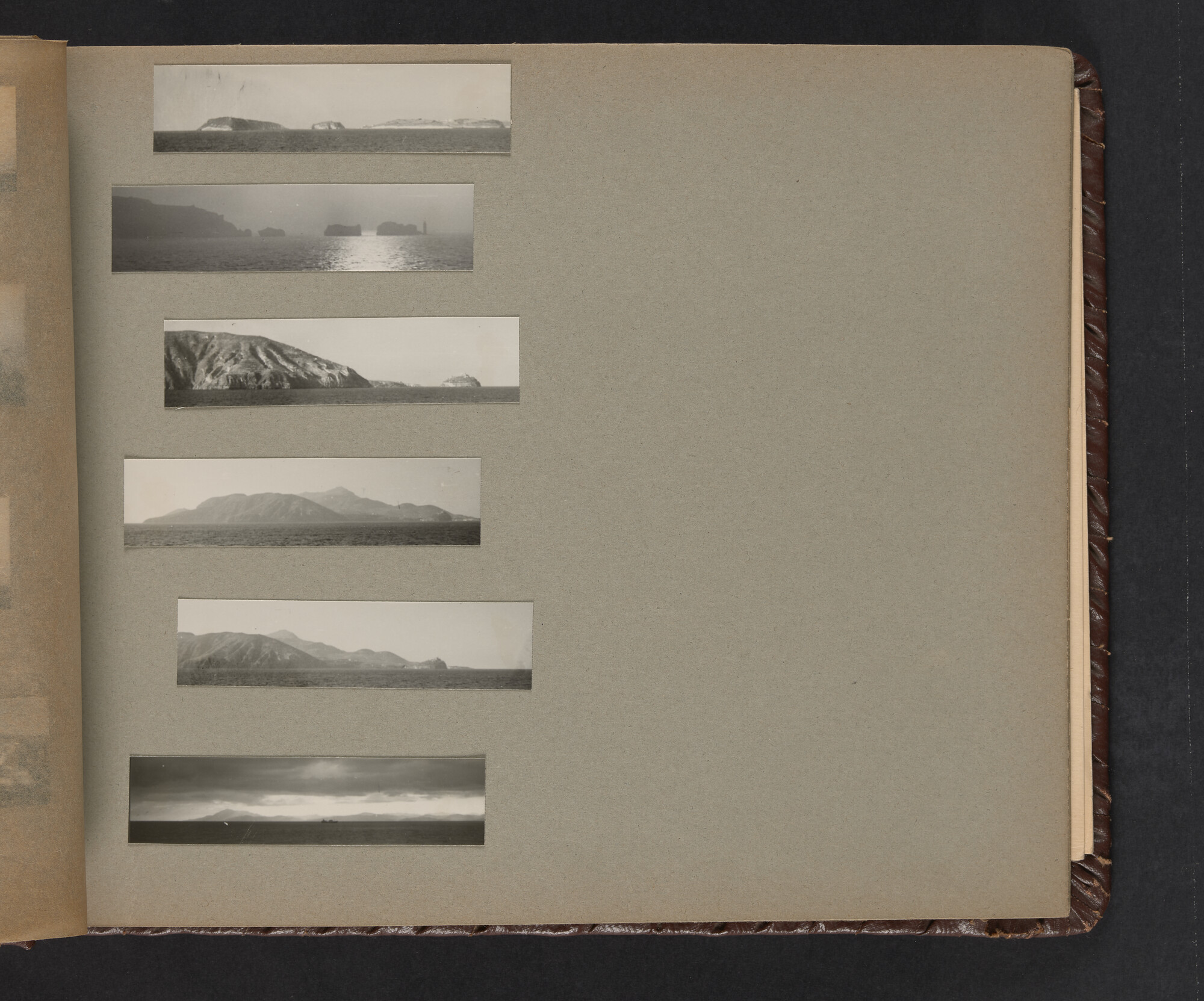2019.0671; Fotoalbum van het echtpaar Jan van der Meer Mohr en Johanna van der Meer Mohr-van Ruler van hun reis op ms. Oranje van Tandjong Priok naar Amsterdam tussen 18 december 1953 en 7 januari 1954; fotoalbum