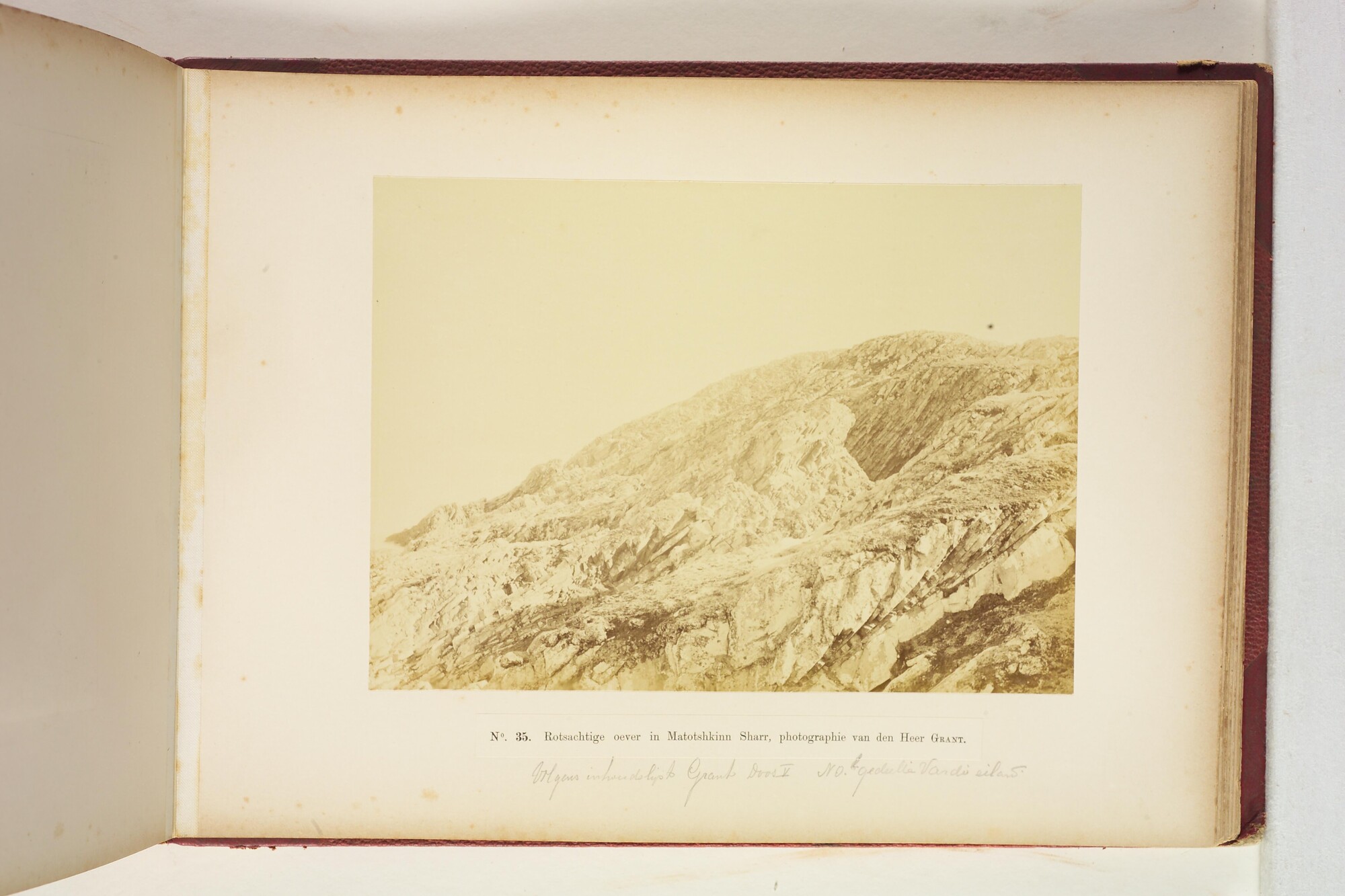 A.0345(06); Album met foto's van de Zesde Noordpoolexpeditie van de Willem Barents in 1883; fotoalbum