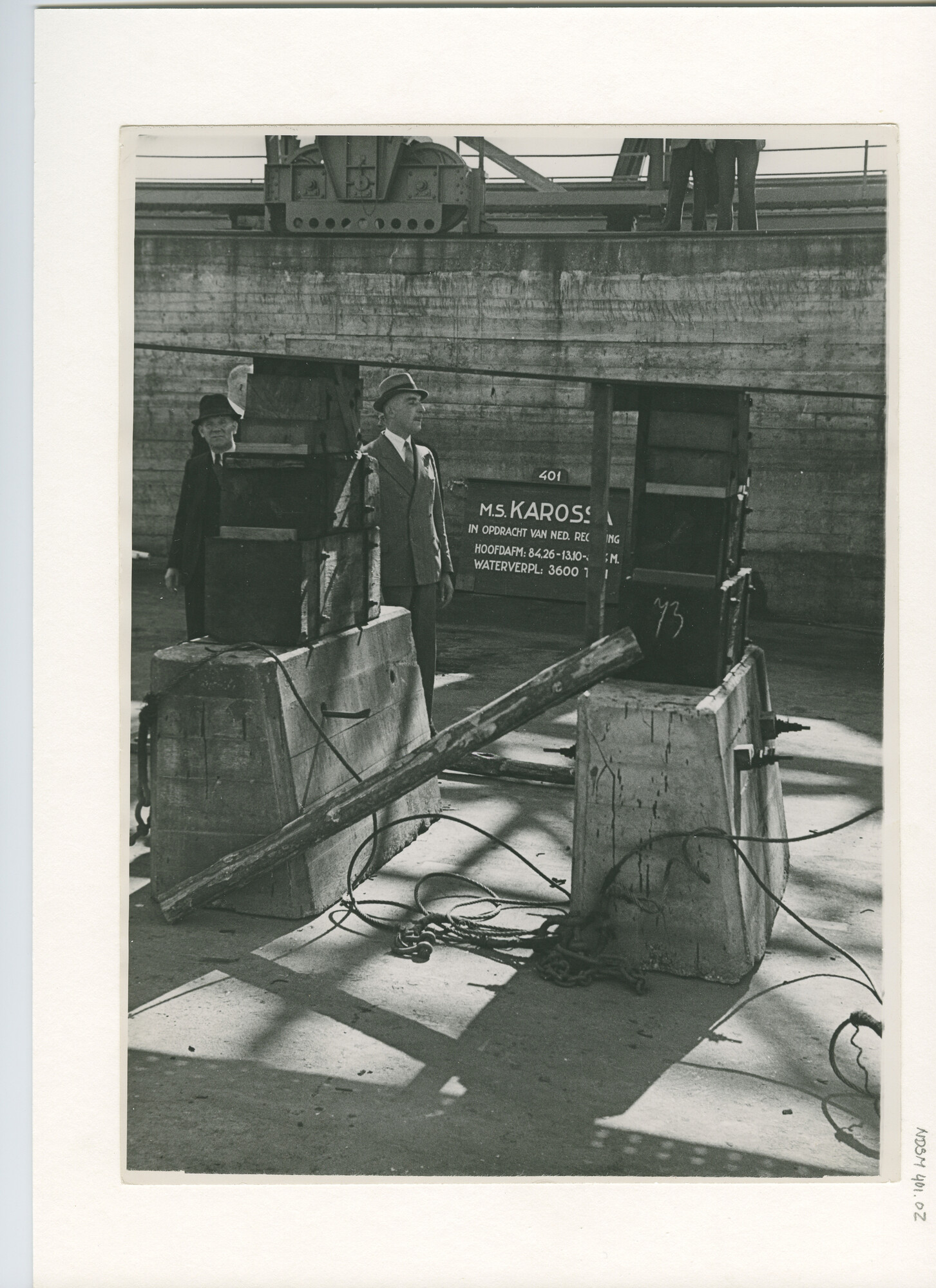 S.5444(1643); Foto van de kiellegging van het vracht-passagiersschip ms. Karossa van de KPM; foto