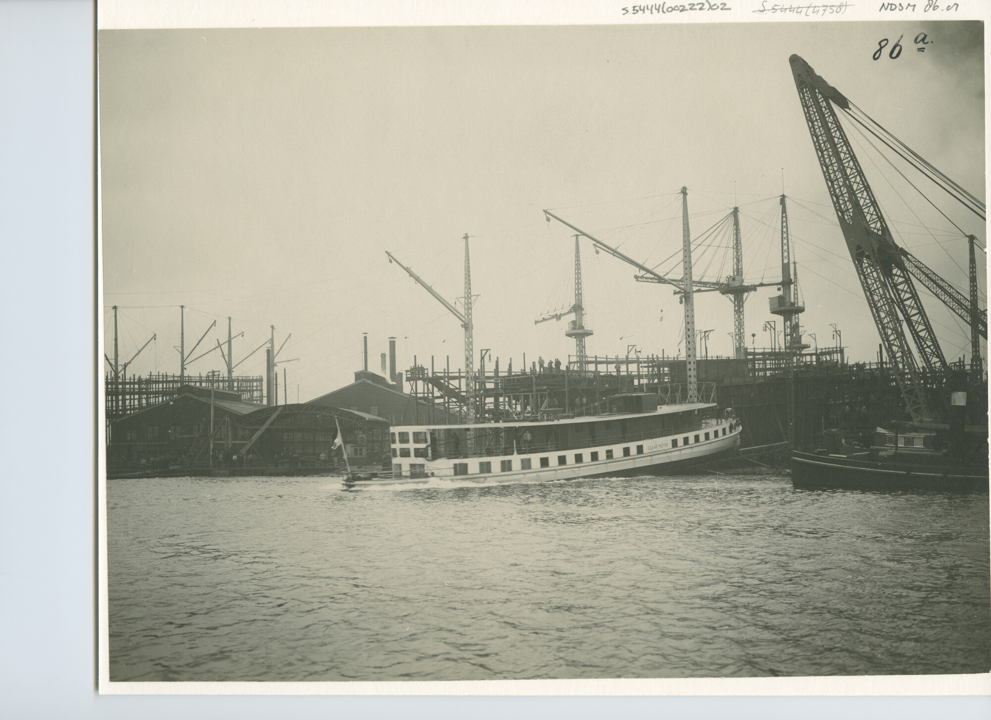 S.5444(00222)02; Foto van de Salonboot 'Czaar Peter' gebouwd door de NSM, Amsterdam in opdracht van de  NV Alkmaar Packet te Alkmaar [...]; foto