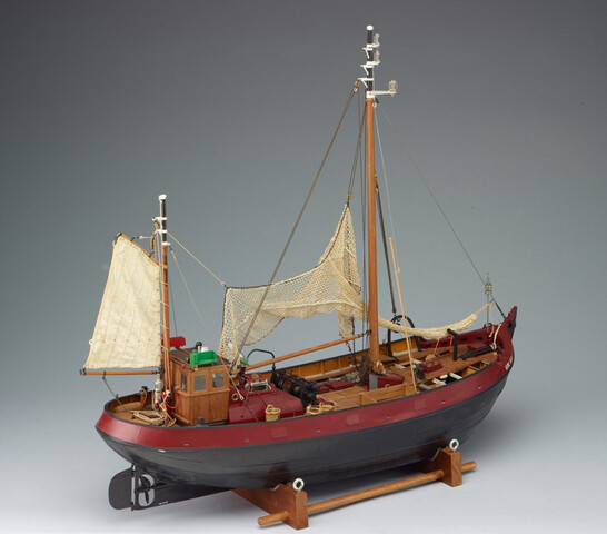 1991.0276; Model van de stalen Noordzeebotter UK 53; scheepsmodel