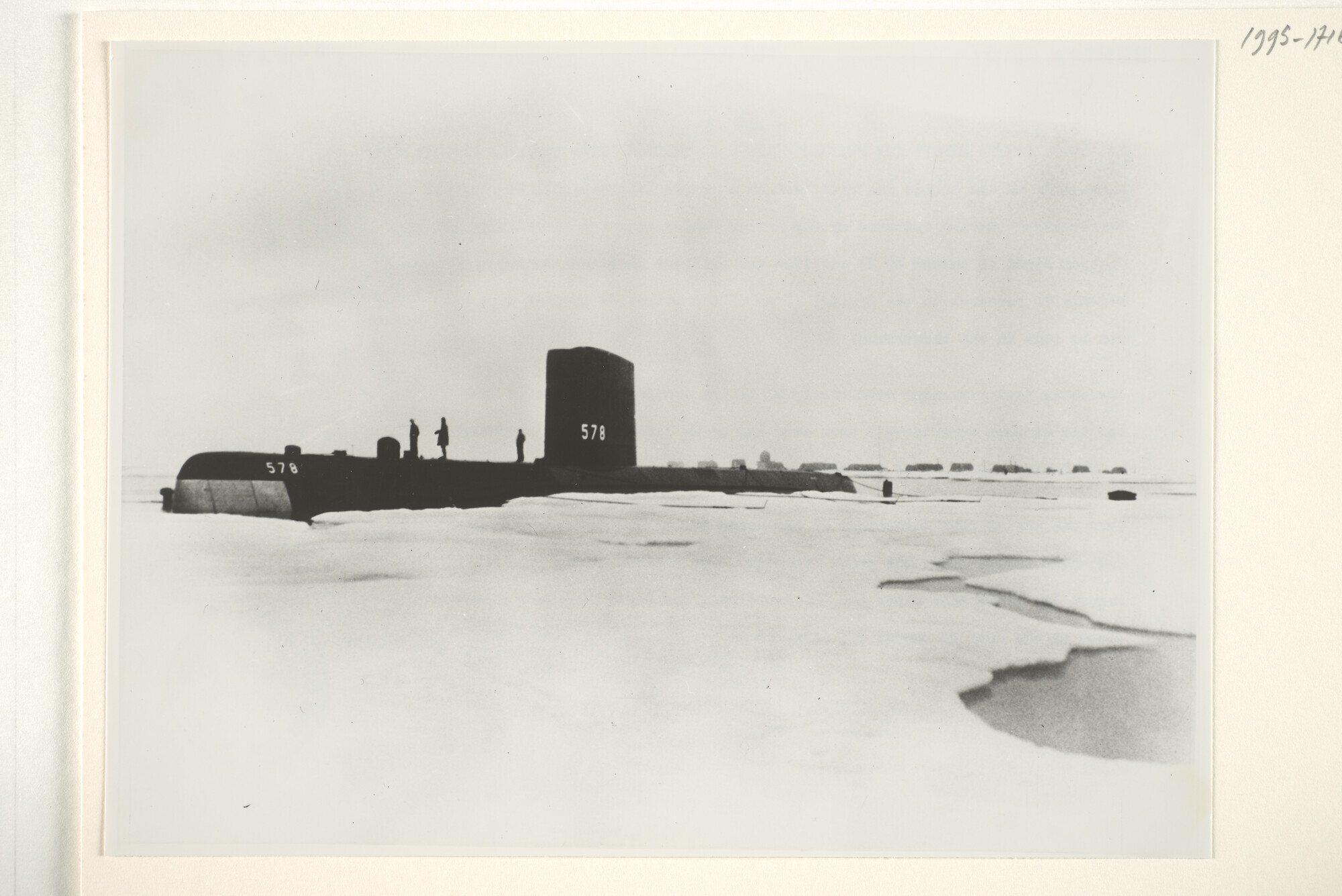 1995.1716; De atoomonderzeeboot USS 'Skate' (SSN 578); foto