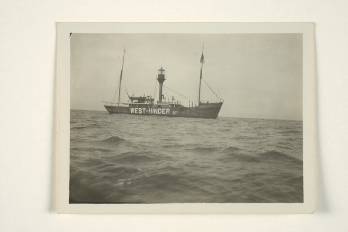S.7143(1425)1a; Foto van het lichtschip West-Hinder; foto