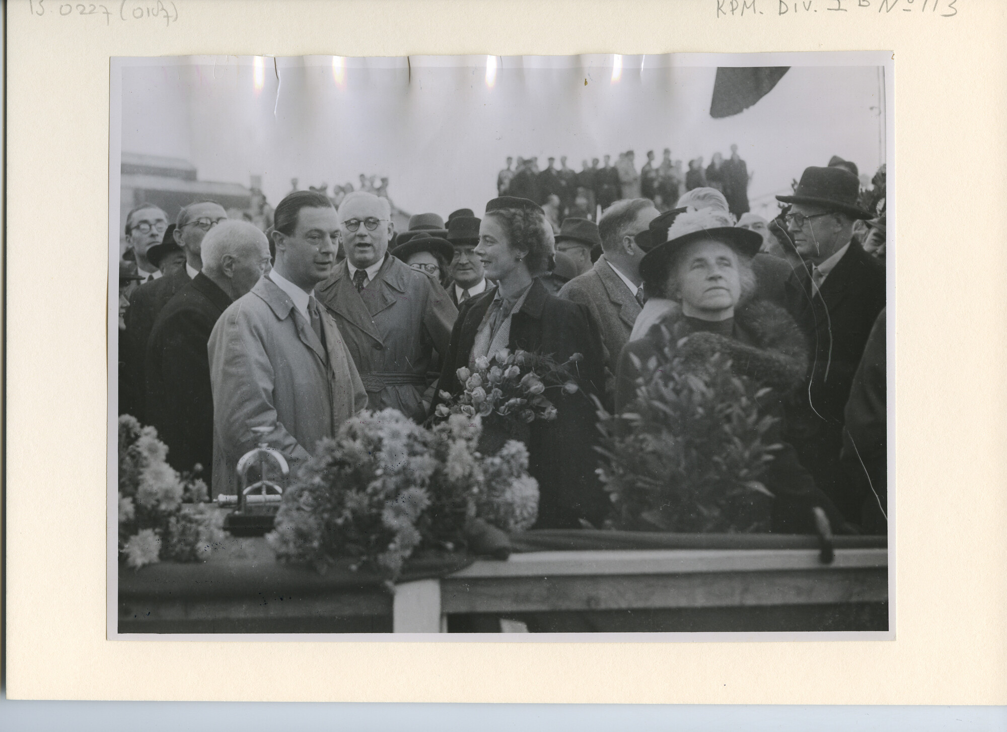 B.0227(0187); Foto van de doop van ms. Karaton of Karossa van de KPM; foto