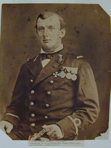 S.0872(04); Portretfoto van L.R. Koolemans Beijnen (1852-1879), luitenant ter zee; foto