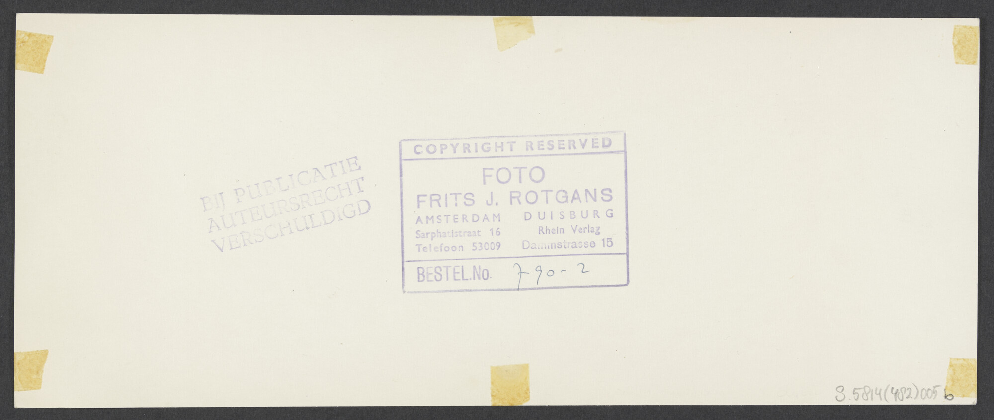 S.5814(482)005b; Zwart-wit foto van de binnenvaartschepen Doeswijk en Akswijk van de NRM geladen met Amerikaanse legergoederen; foto