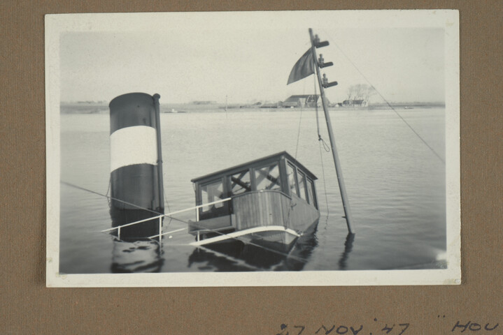 2001.1755; Omslag met vele foto's en knipsels van meest bergingsactiviteiten door Reederij v/h Gebroeders Goedkoop te Amsterdam in de periode 1929 / 1949; omslag
