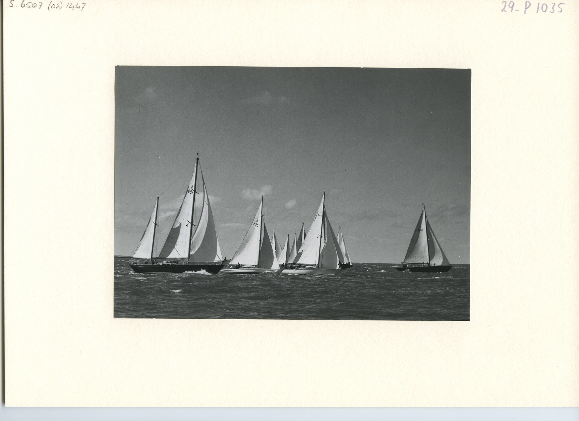 S.6507(02)1447.04; Zwart-wit foto van de start van de Hoek van Holland-Harwich-race 1962; foto