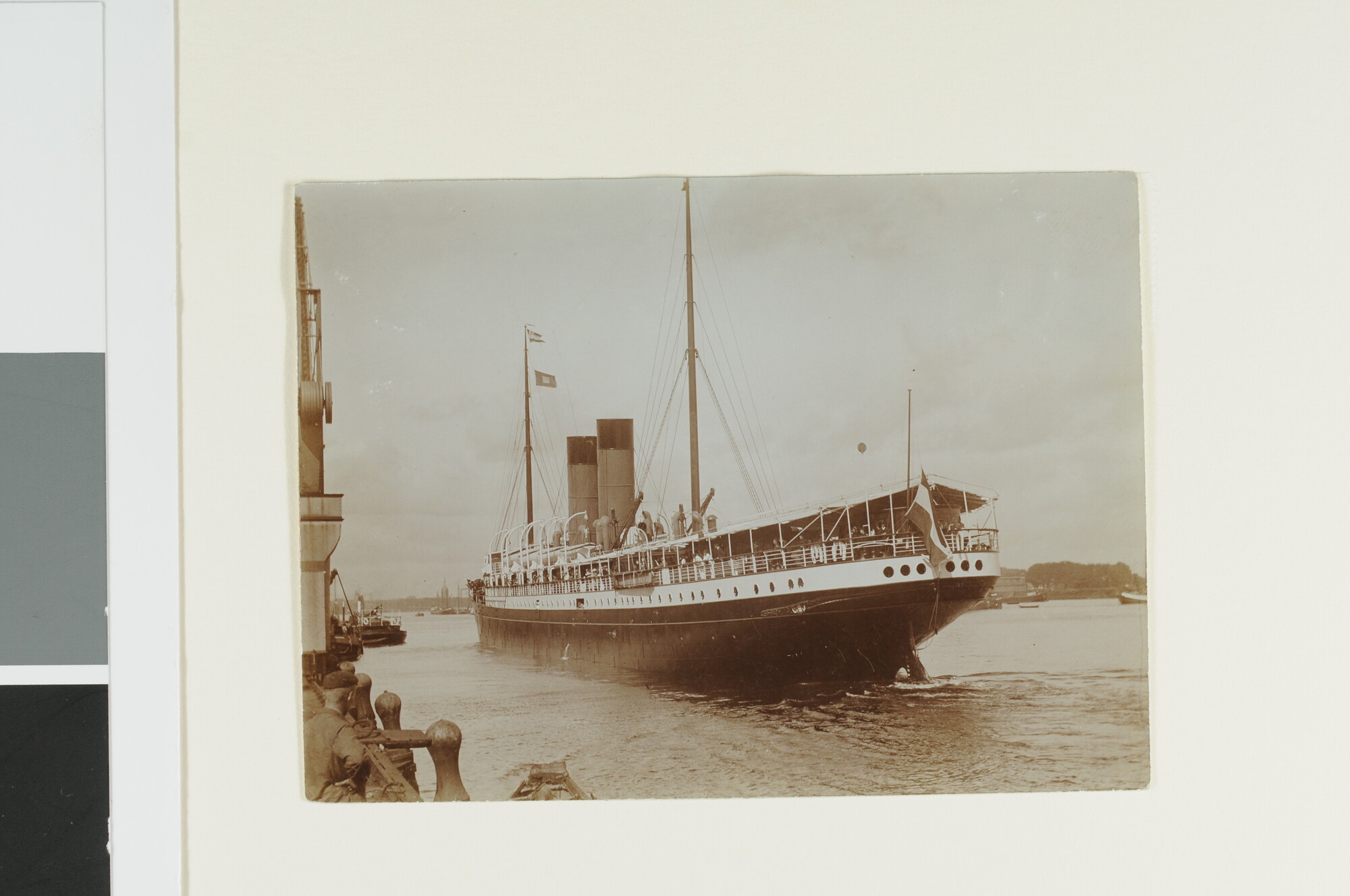 S.3565(11); Het mailschip ss. Koningin Wilhelmina van de SMN; foto