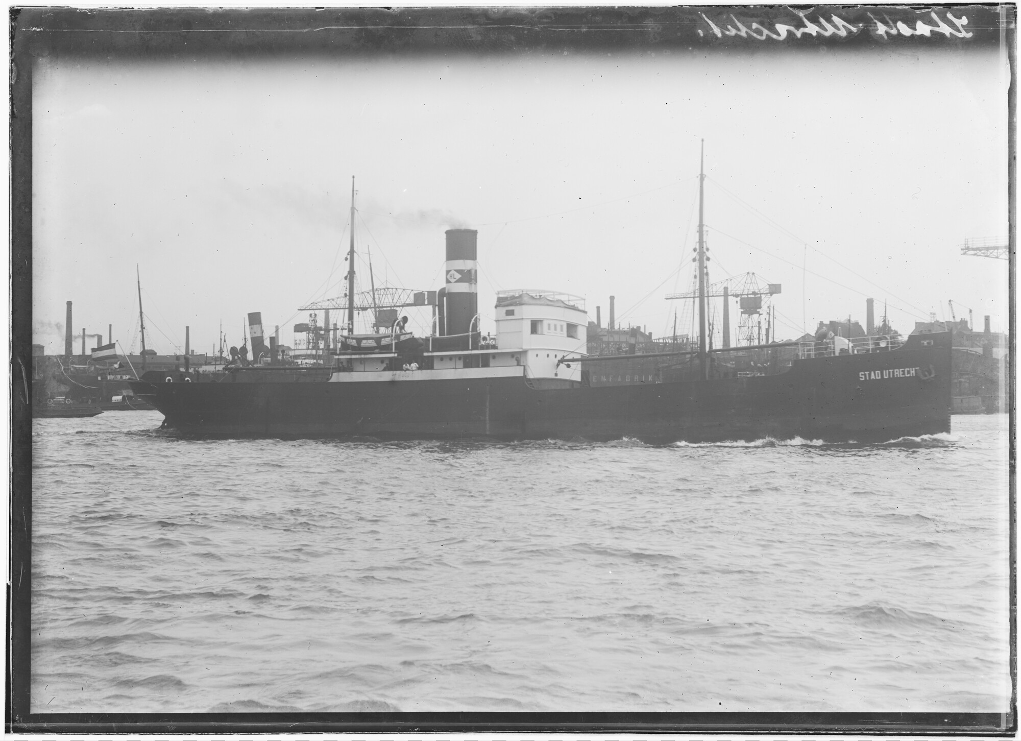 2018.1670; Glasnegatief van het vrachtschip Stad Utrecht (Nederlands, 1919); glasnegatief