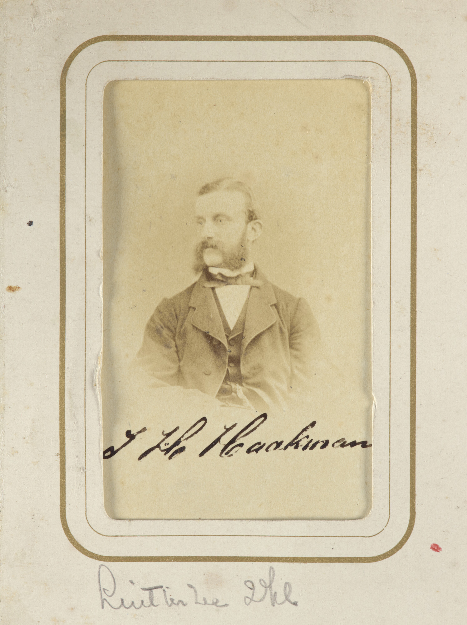 S.0576(01)266; Portretfoto van luitenant-ter-zee der tweede klasse J.H. (of J.R.) Haakman (1838-1879); foto