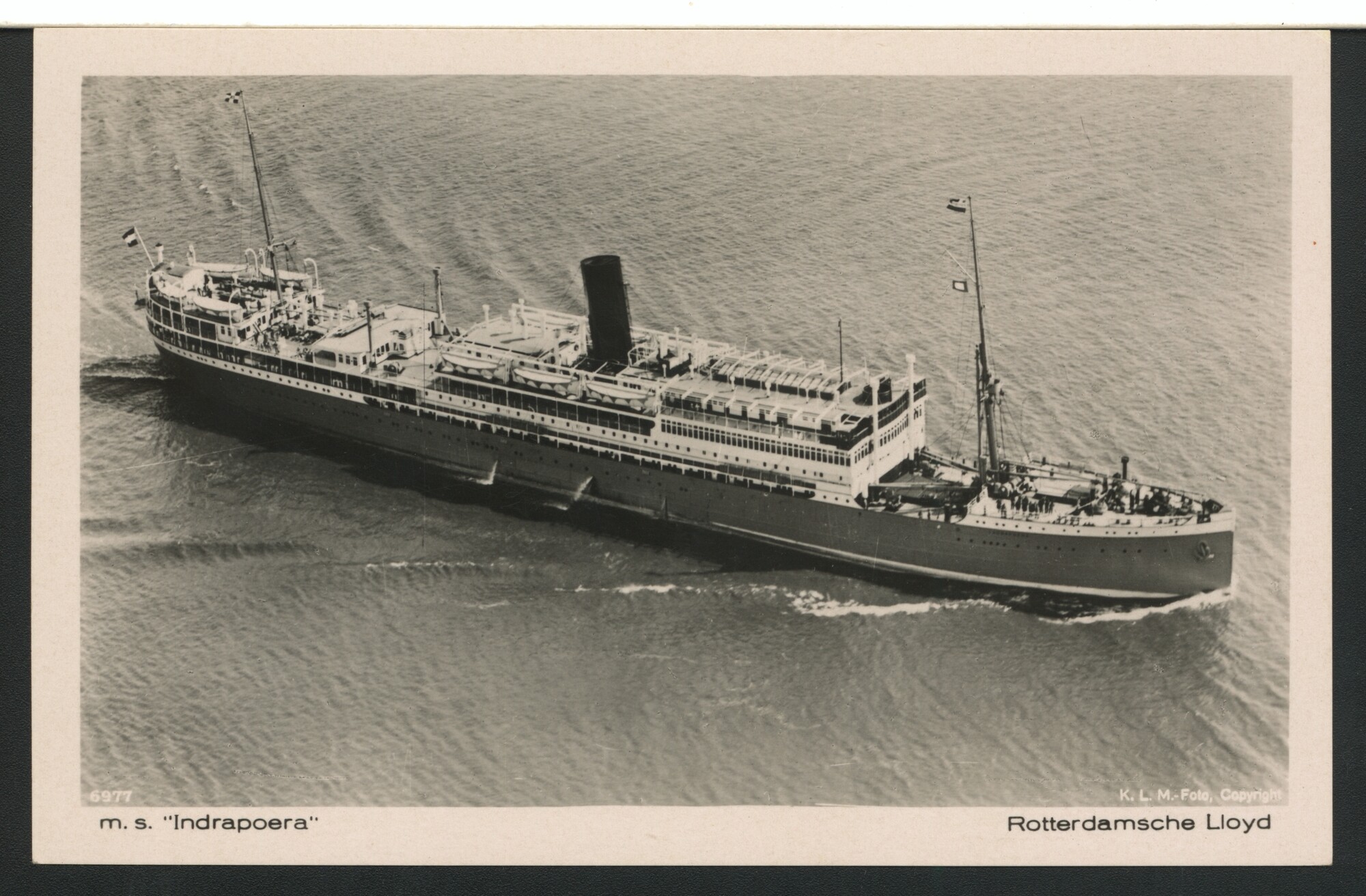 S.4380(04)173; Een luchtfoto van het passagiersschip ms. Indrapoera van de Rotterdamsche Lloyd; prentbriefkaart