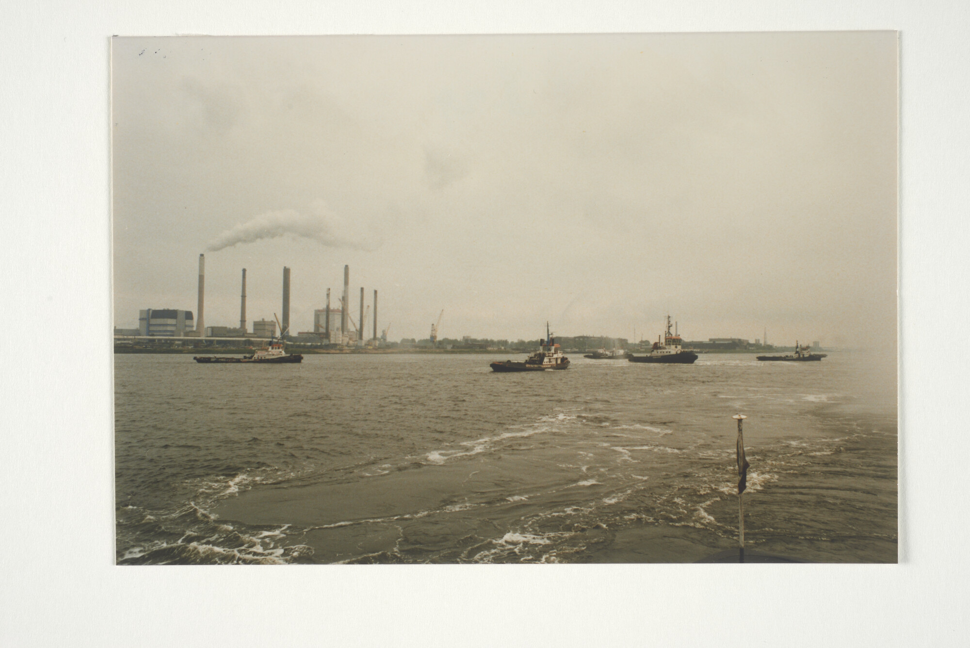 2001.1686; Bezetting van het kantoor aan de Westerdoksdijk door het personeel van [...]; fotoreportage