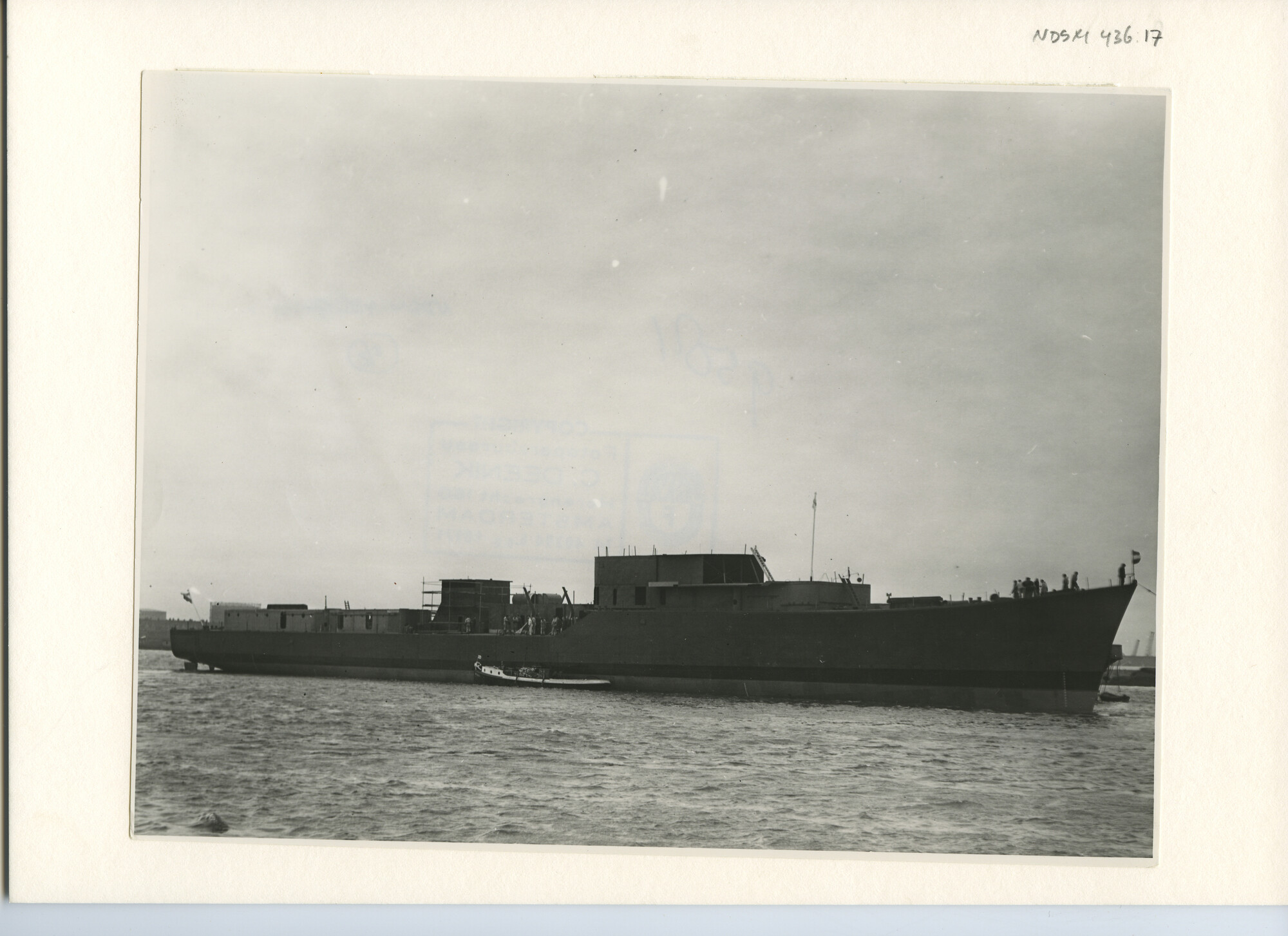 S.5444(2078)2; Foto van de tewaterlating van de onderzeebootjager Hr.Ms. Drenthe (D 816); foto
