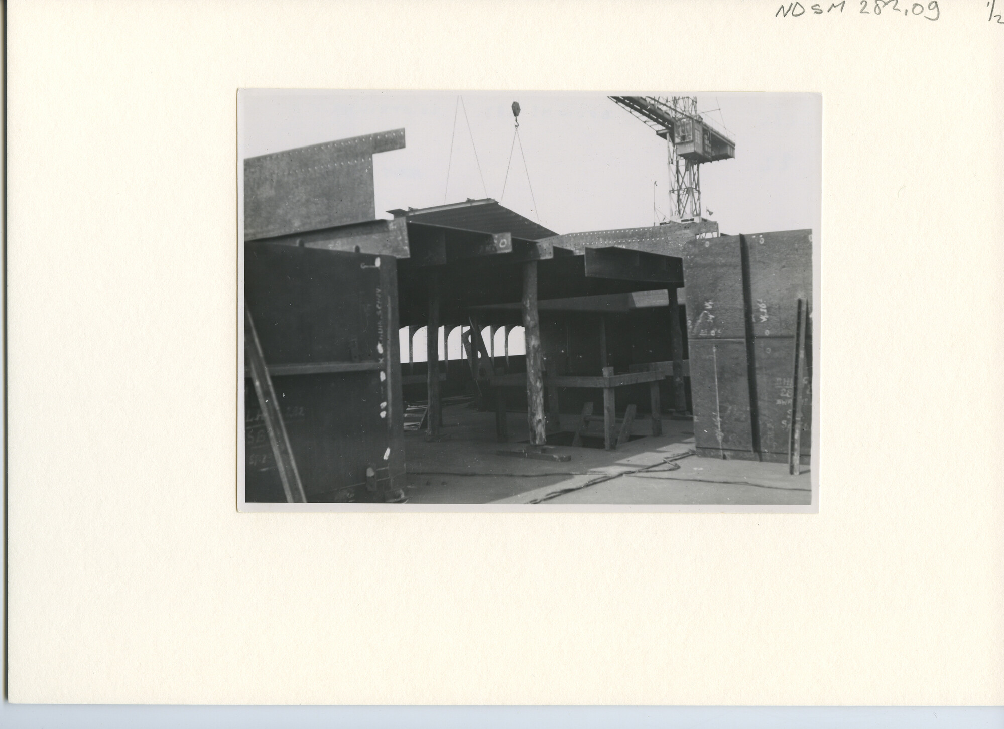 S.5444(1593)1; Foto van het vracht-passagiersschip ms. Tjikini van de JCJL; foto