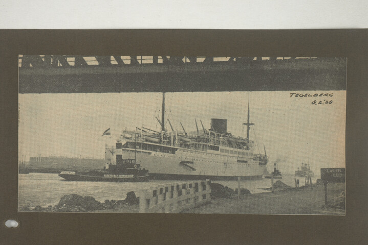 2001.1755; Omslag met vele foto's en knipsels van meest bergingsactiviteiten door Reederij v/h Gebroeders Goedkoop te Amsterdam in de periode 1929 / 1949; omslag