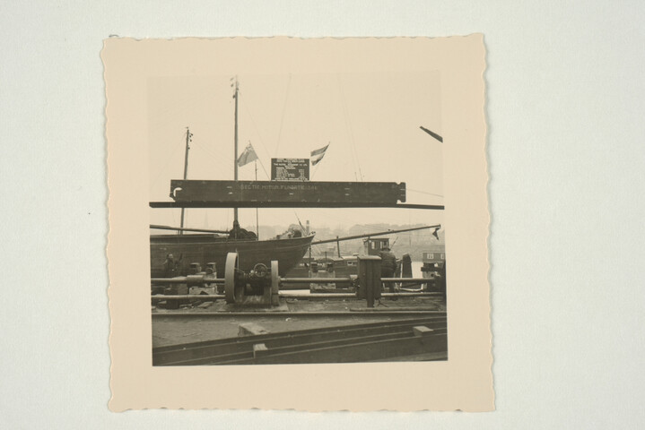 S.5219(12)0260; Foto's van de kiellegging van het Noord-Ierse (Laker) vrachtschip ms. 'Fair Head', op de dwarshelling van de ASM; fotoreportage