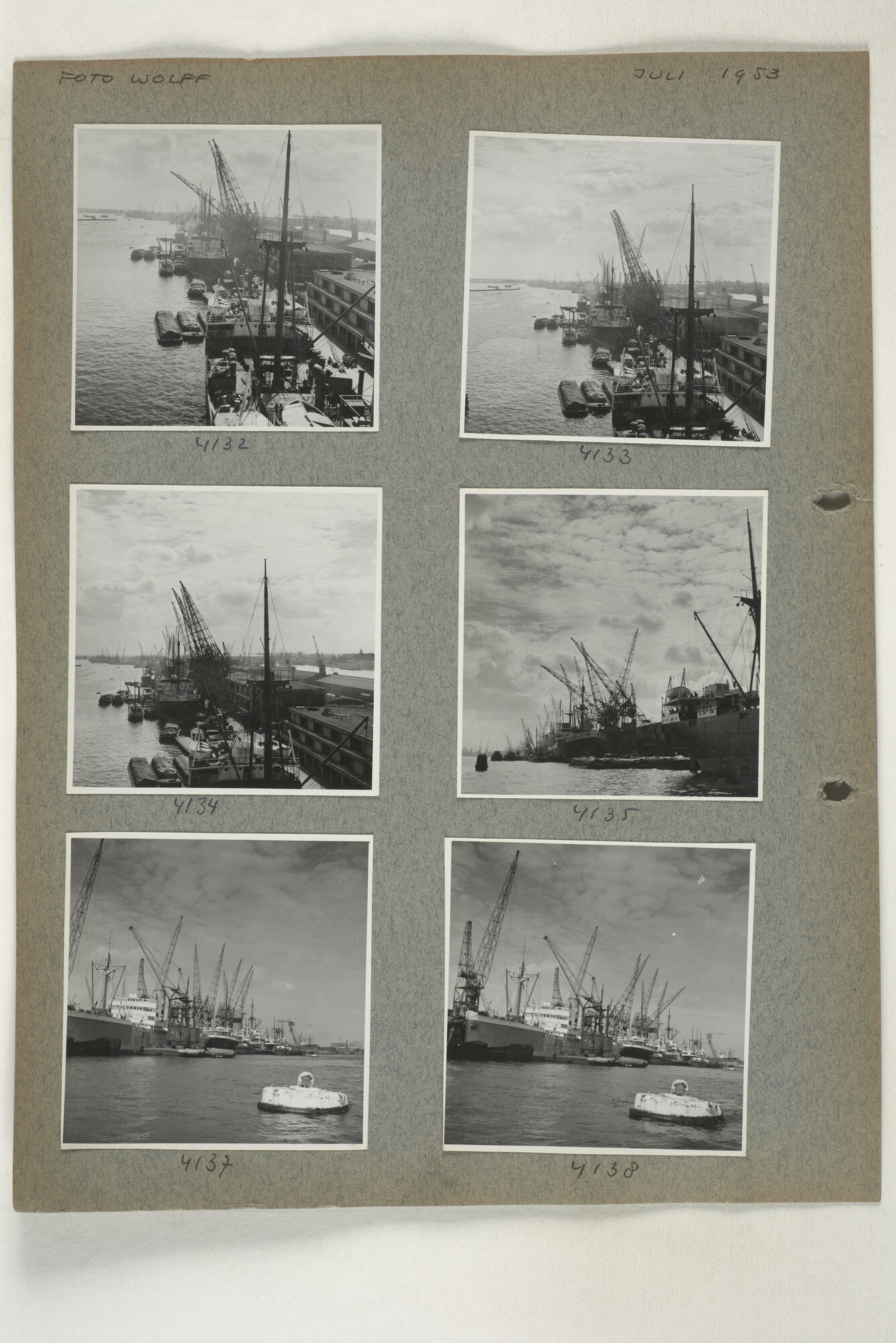 1998.2182; Omslag (voorheen ordner) met een grote hoeveelheid proef foto's van de haven en de stad van Amsterdam; omslag
