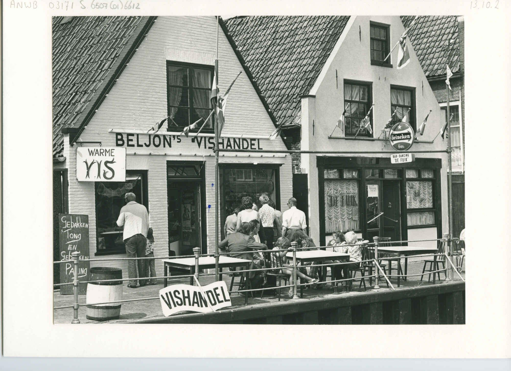 S.6507(01)6612; Foto van vishandel te Lemmer; foto