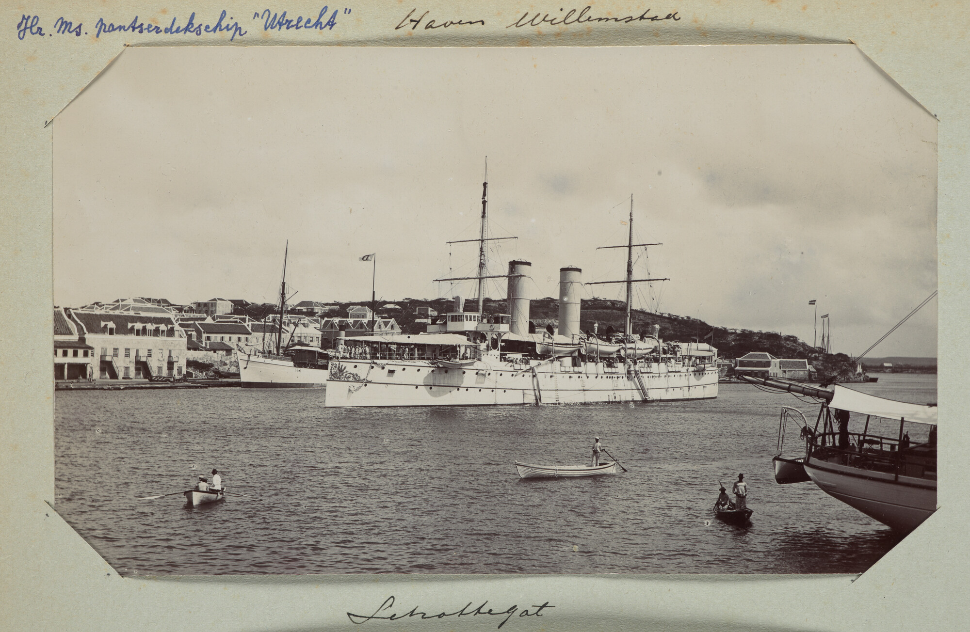 S.5674; Album van C.R. van Blijenburgh met groepsfoto's van kadetten en foto's; fotoalbum