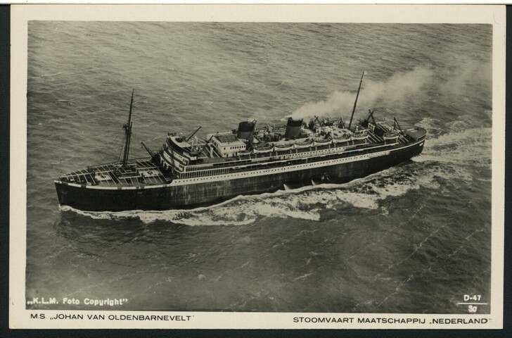S.4380(04)024; Luchtfoto van het passagiersschip ms. Johan van Oldenbarnevelt van de SMN; prentbriefkaart