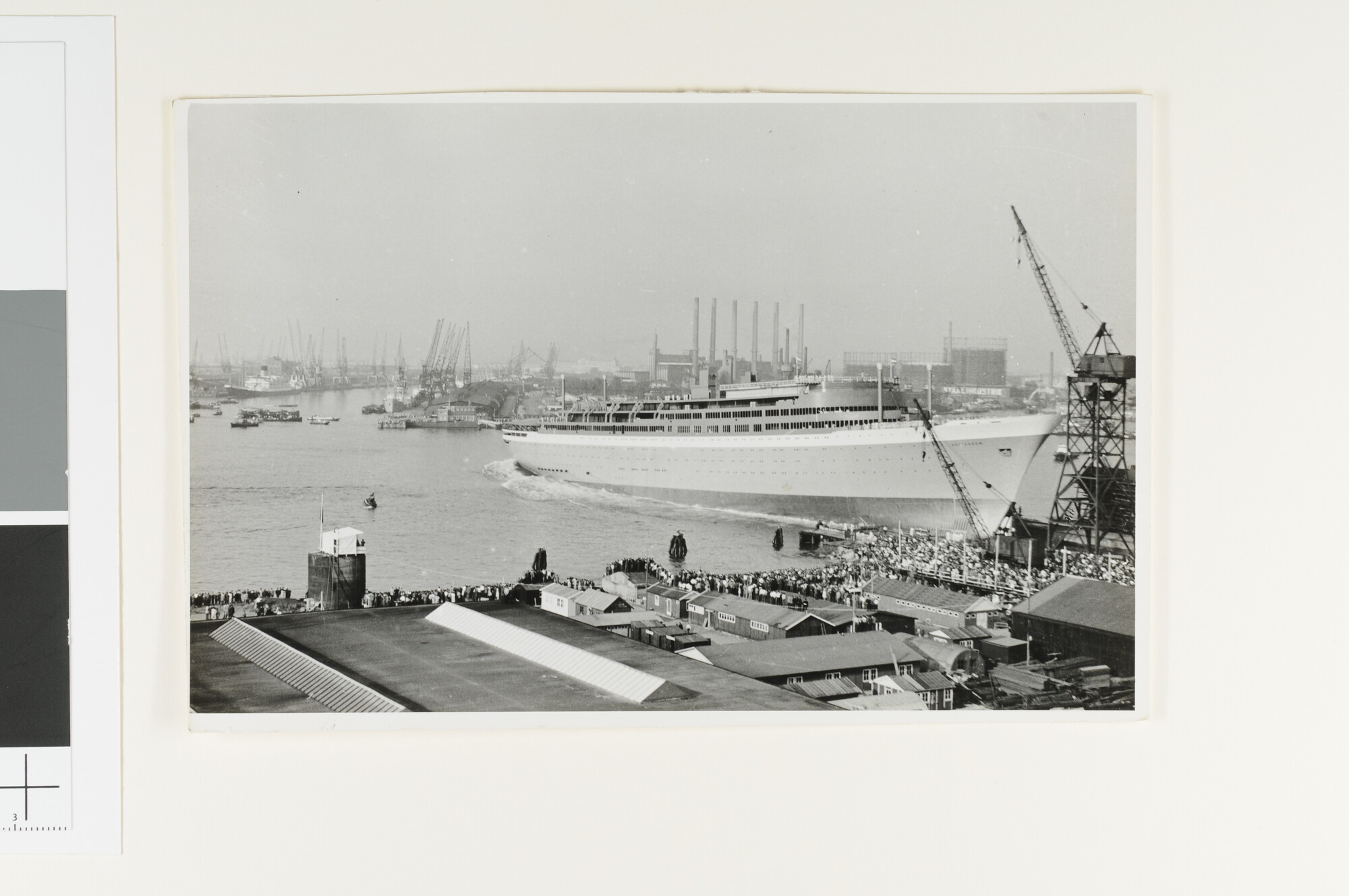 A.4426(36); De tewaterlating van het passagiersschip ss. 'Rotterdam' van de Holland-Amerika Lijn bij de werf van de RDM te Rotterdam, september 1959; foto