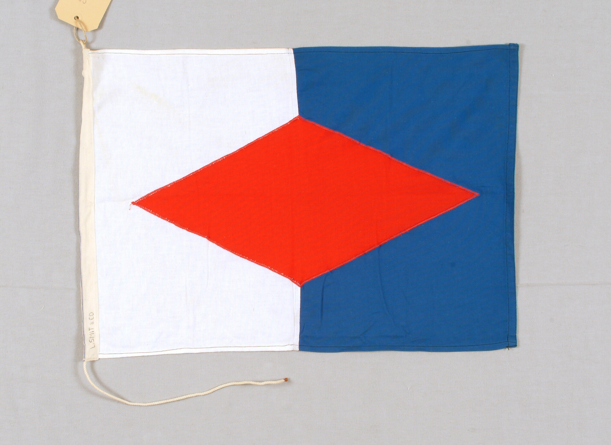 S.6872(036); Rederijvlag van de firma L.Smit & Co. te Rotterdam; vlag