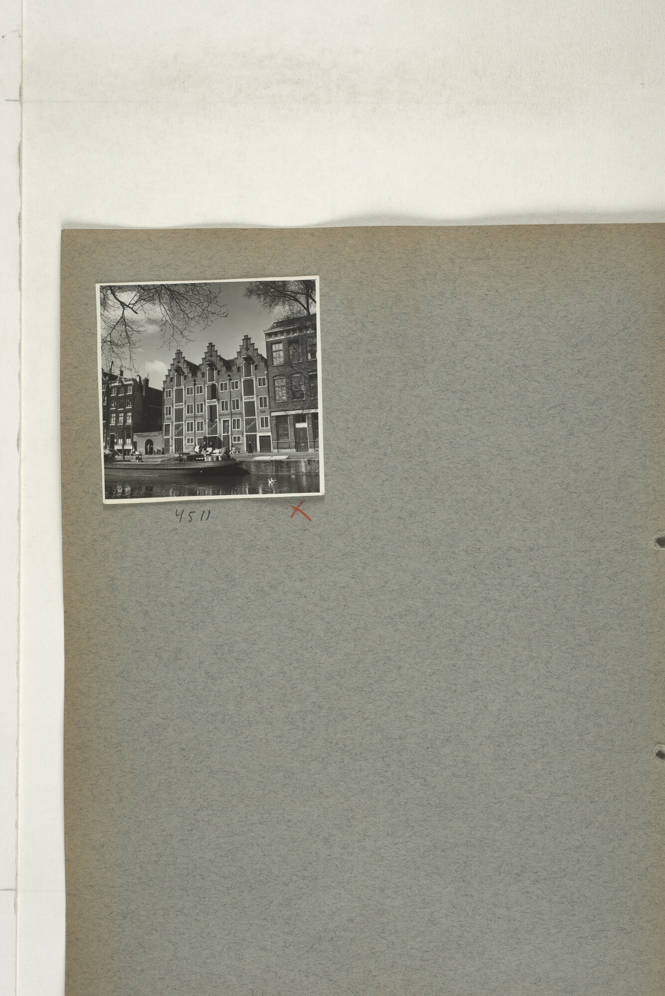 1998.2183; Omslag (voorheen ordner) met een grote hoeveelheid proef foto's van de haven en de stad van Amsterdam; omslag