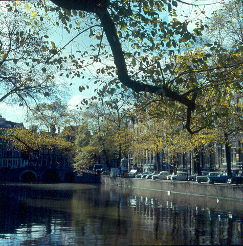 S.9100(1011); Stadsgezicht in Amsterdam; diapositief