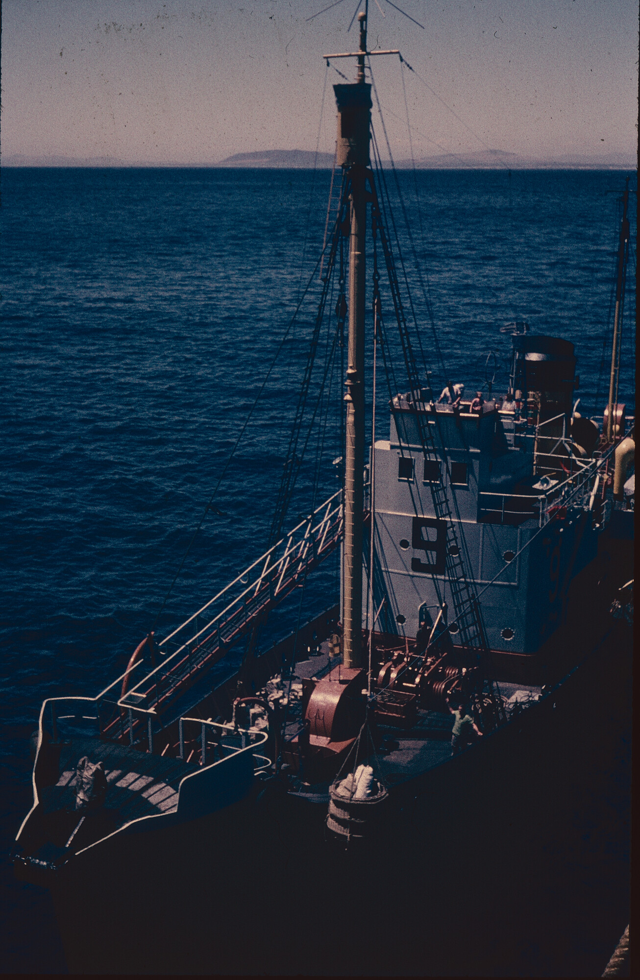 2024.4136; Kleurendia gemaakt door dr. Hans de Jong, assistent-scheepsarts a/b walvisvaarder Willem Barendsz in het walvisvaartseizoen 1960-1961; diapositief