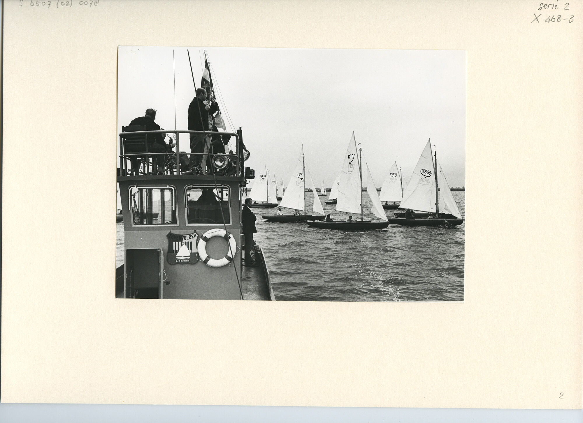 S.6507(02)0078.01; Zwart-wit foto van de 16m² klasse groep 2 op het Sneekermeer, tijdens het Nederlands Kampioenschap 1969; foto
