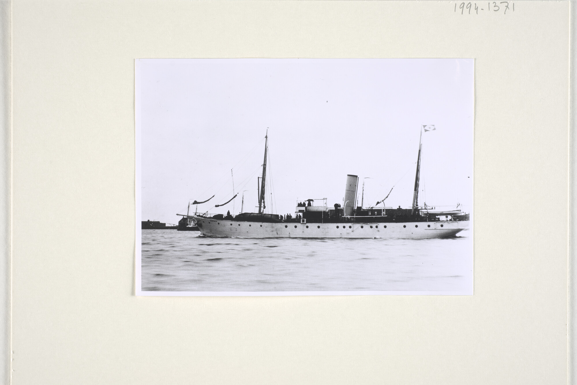1994.1371; Het stoomschip Camphuys van de KPM; foto