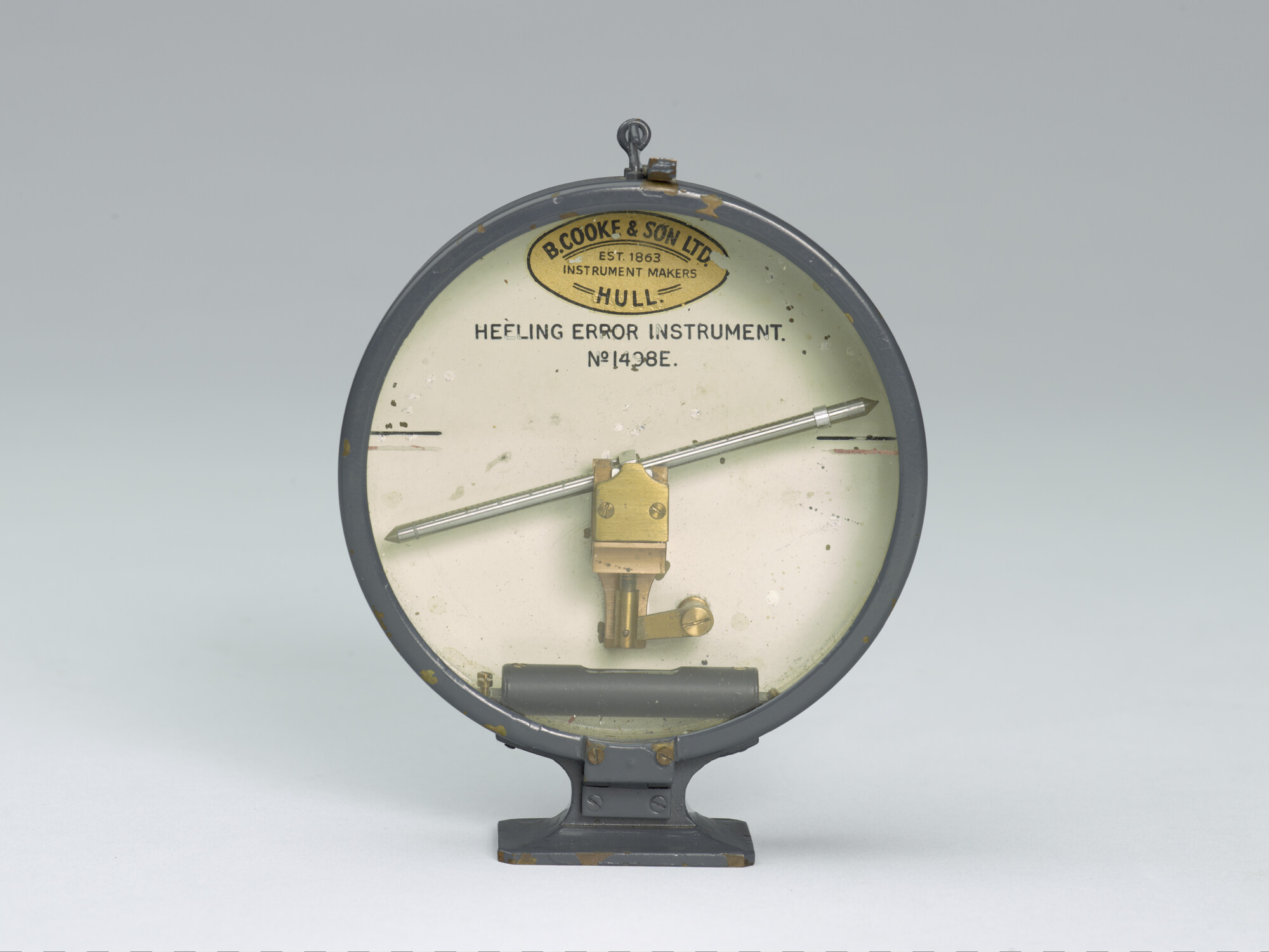 2015.4457; Instrument in kist; instrument