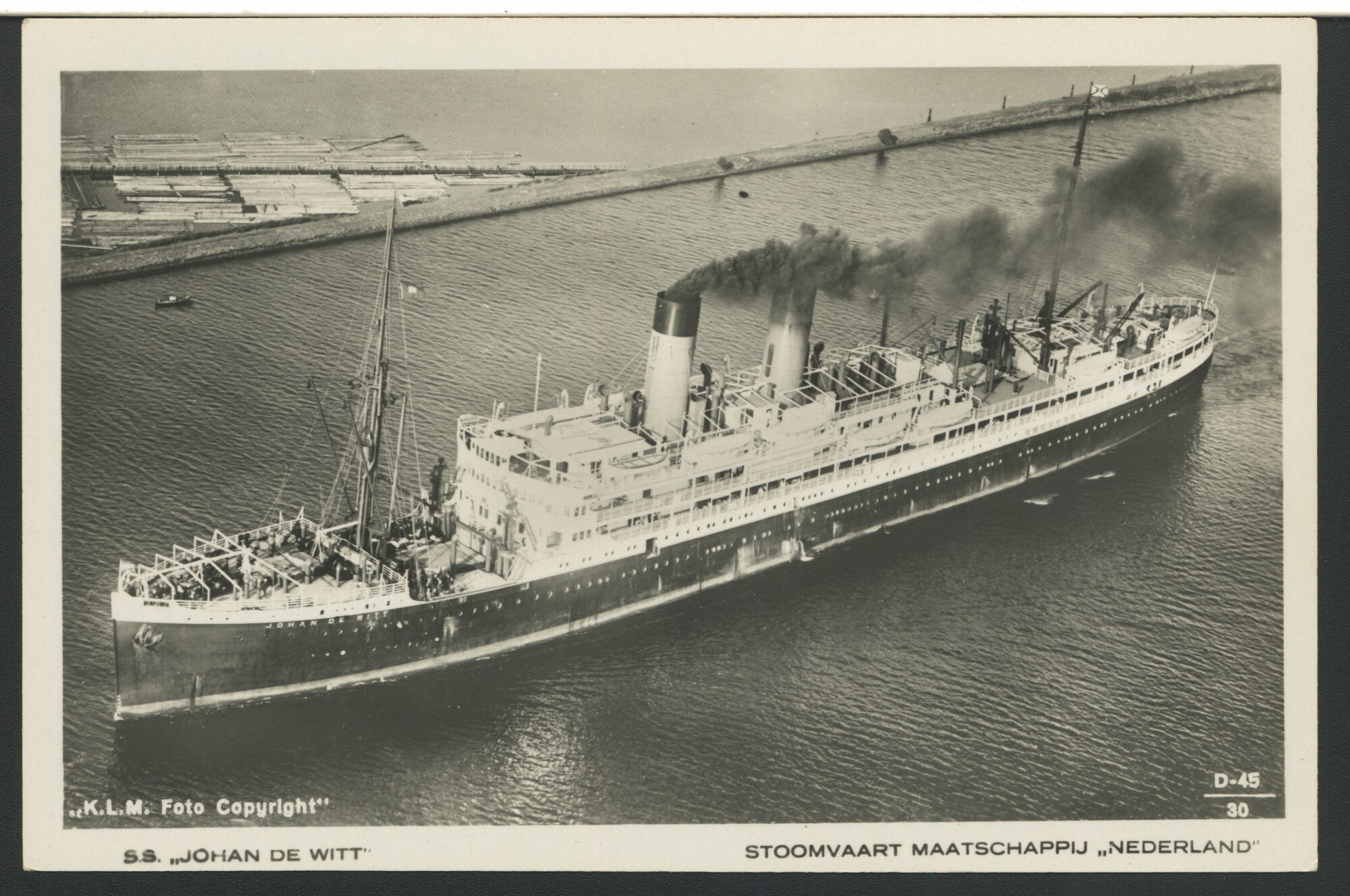 S.4380(04)007; Luchtfoto van het passagiersschip ss. Johan de Witt van de SMN; prentbriefkaart