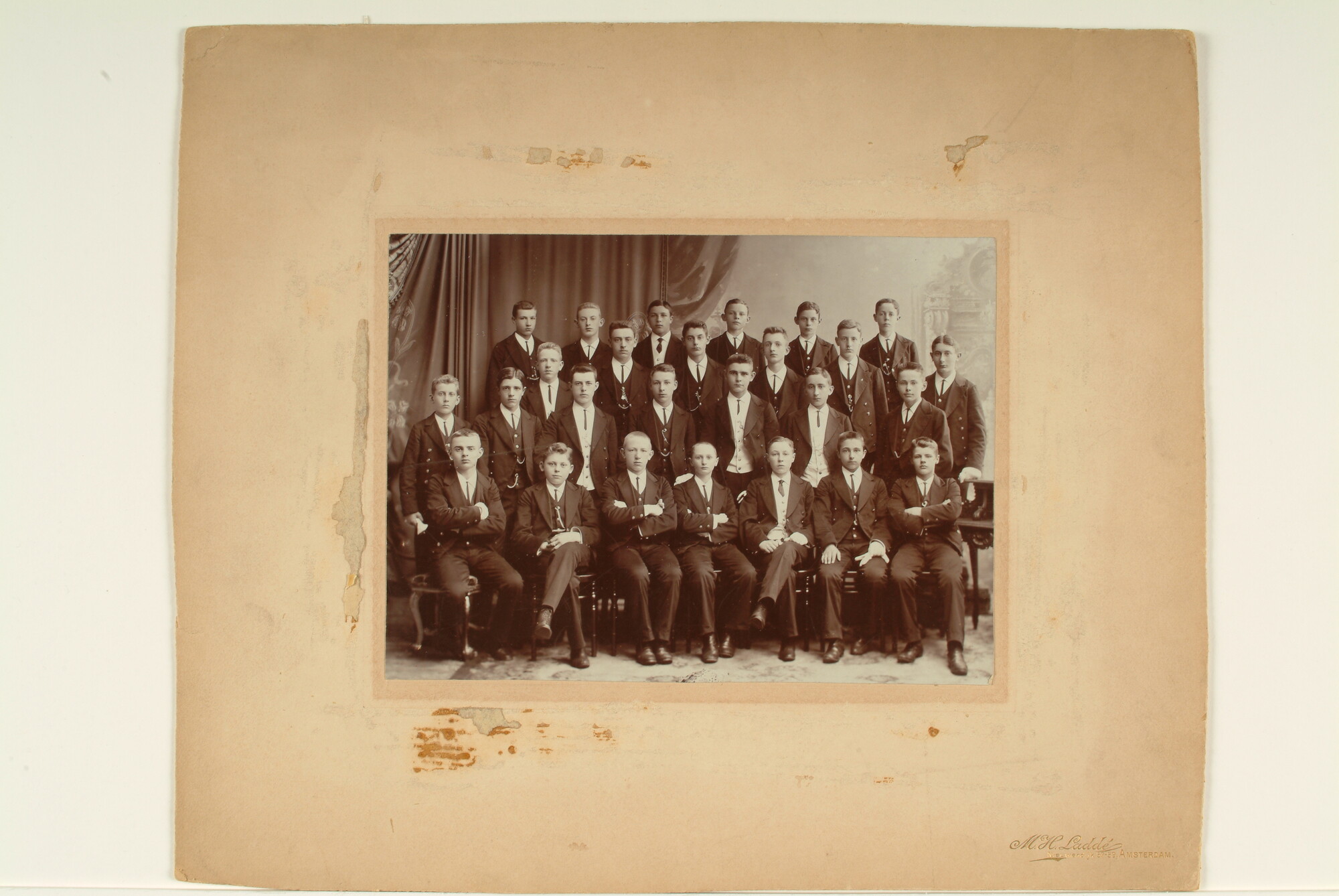 S.7143(1248)1a; Klassenfoto van groep 1905-1908 van de Kweekschool voor de Zeevaart te Amsterdam; foto