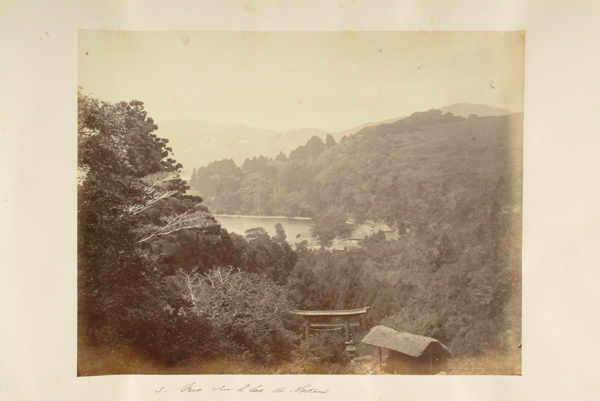S.3628(04); 'Views of Japan': Album nr. 3 uit een serie van drie van de Nederlandse consul in Japan Dirk de Graeff van Polsbroek; fotoalbum