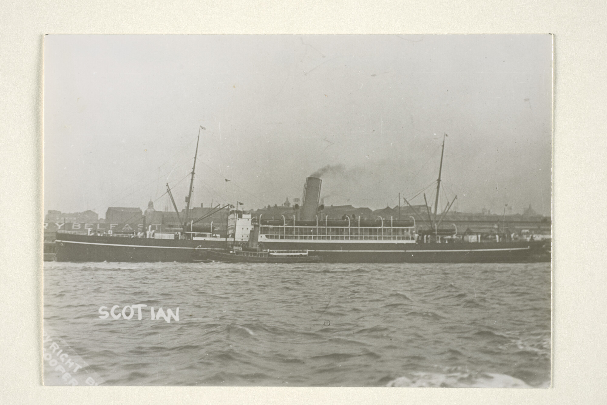 1997.4105; Het Canadese passagiersschip ss. Scotian (ex- Statendam I van de HAL) van de Canadian Pacific Line uit Montreal gezien in de haven van Belfast; foto