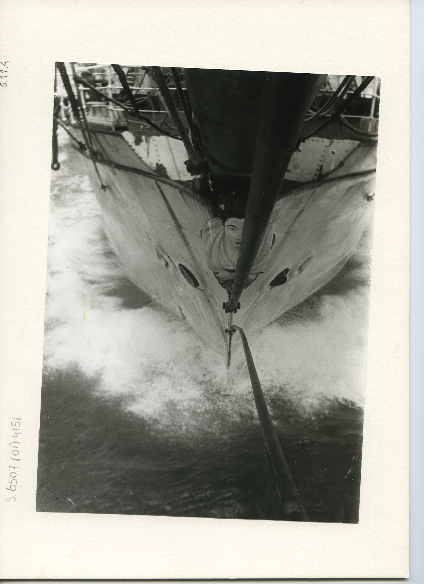 S.6507(01)4151; Foto van de boeg van de stalen viermastbark (windjammer) Herzogin Cecilie (1902-1939) zeilend op zee; foto