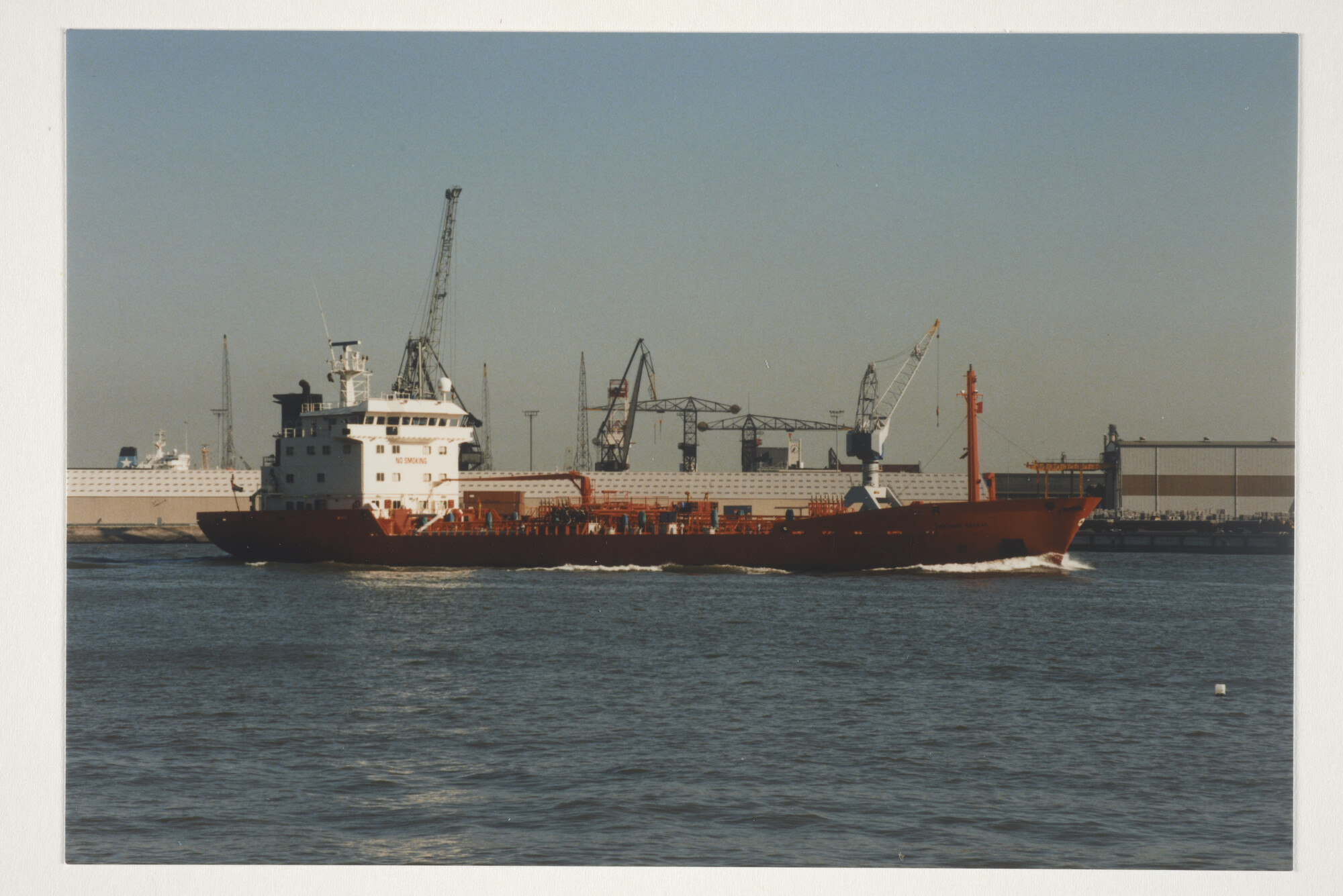 2000.0846; Kleurenfoto van de chemicaliëntanker ms. Engelina Broere (ex- Chemtrans Arcturus) van Gebroeders Broere [...]; foto