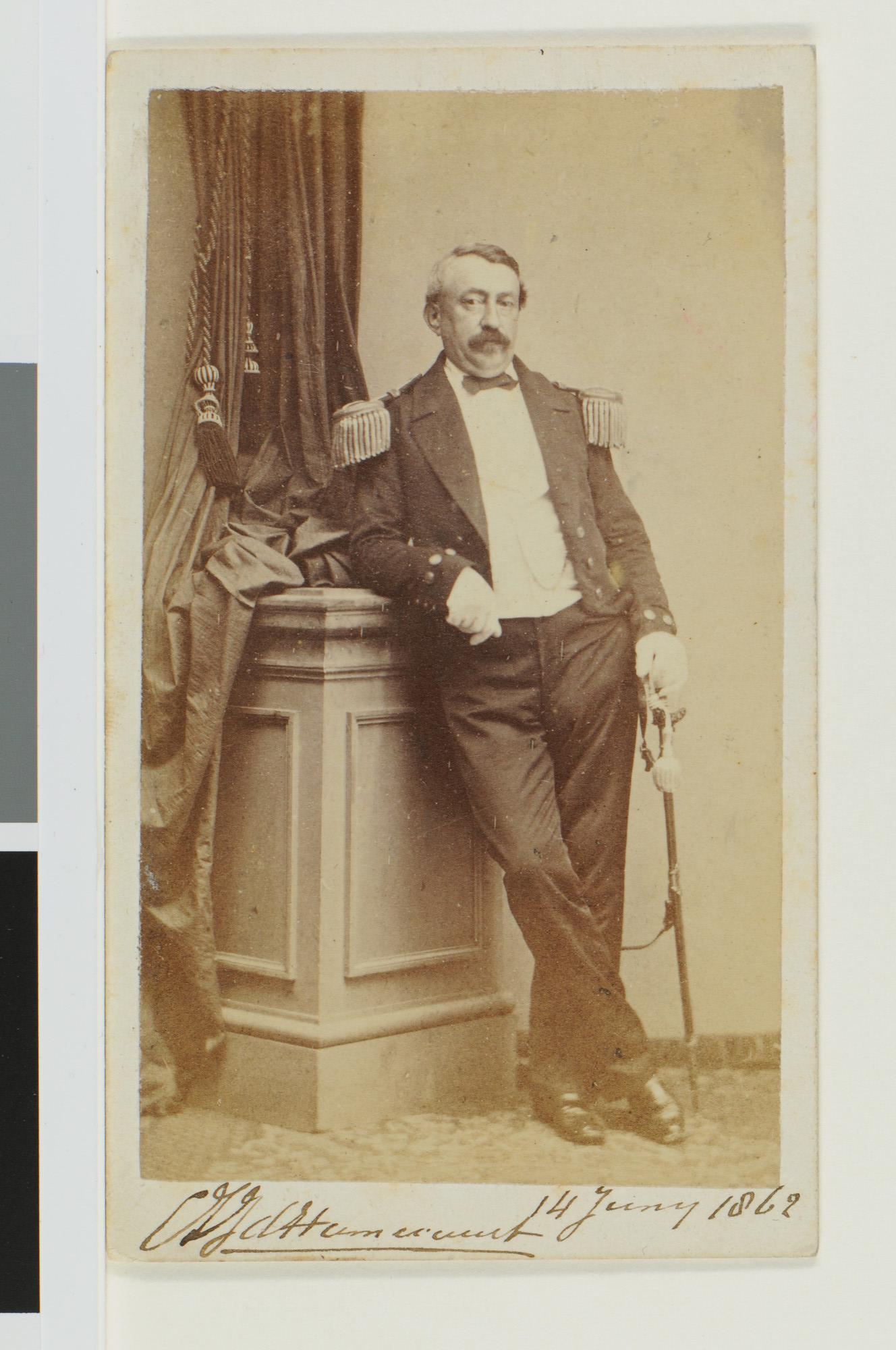 S.0666(06)3; Portretfoto van C.L.J. d'Hamecourt (1816-1871), kapitein-luitenant-ter-zee; foto