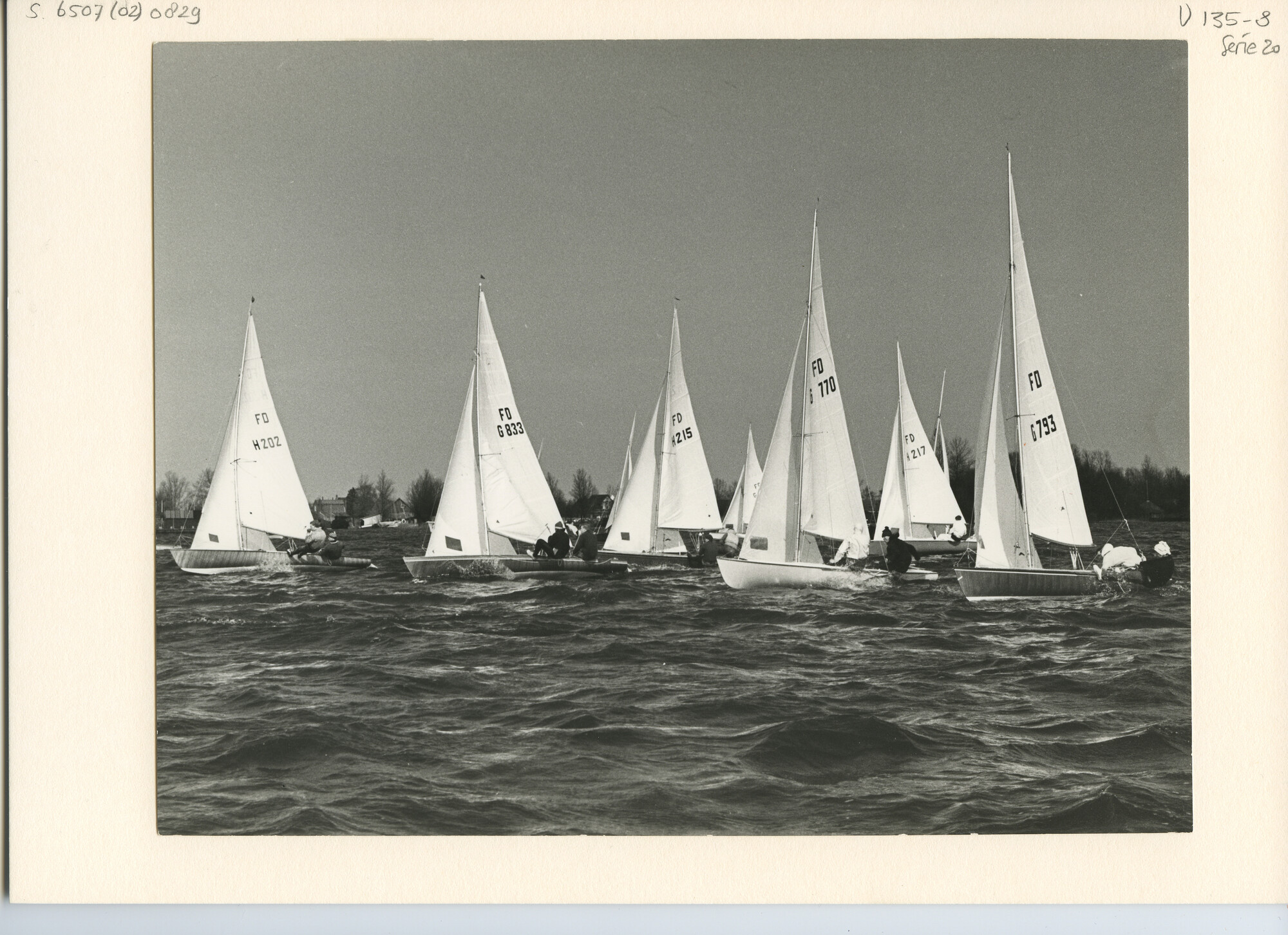 S.6507(02)0829.05; Zwart-wit foto van de FD-klasse op de Loosdrechtse Plassen; foto