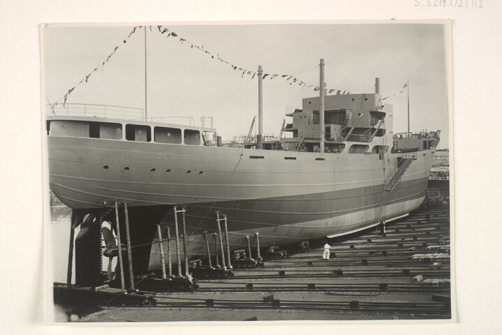 S.5219(12)0112; Foto's van de tewaterlating van het Finse vrachtschip ss. 'Pamilo' voor Enso Gutzeit te Helsinki vanaf de dwarshelling van de ASM; fotoreportage