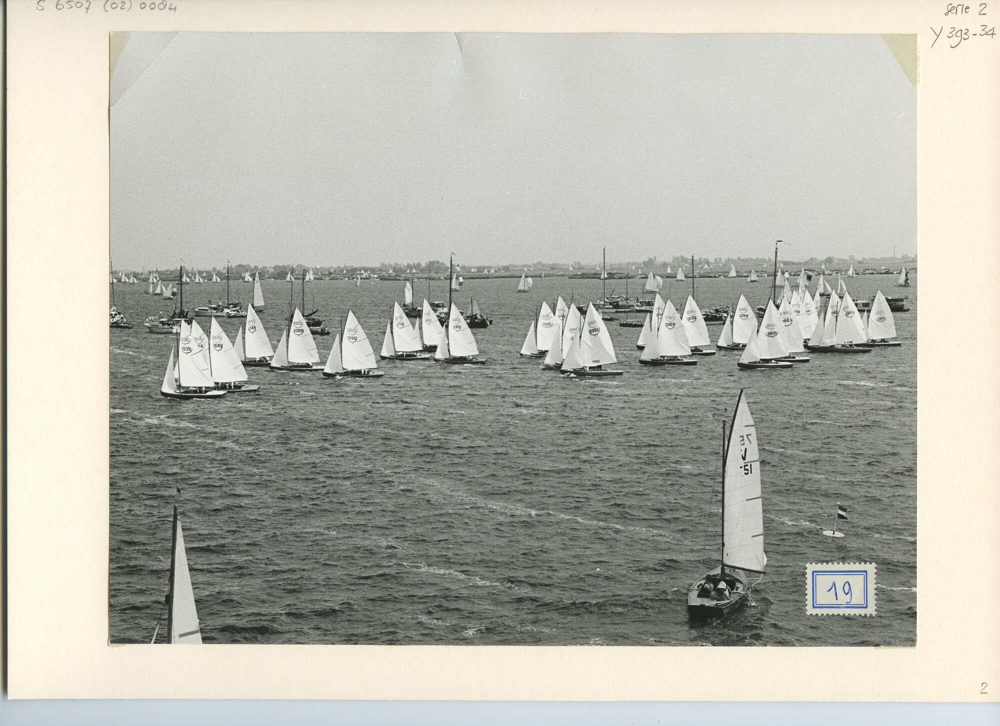 S.6507(02)0084.04; Zwart-wit foto van de 16m² klasse tijdens de Sneekweek 1970; foto